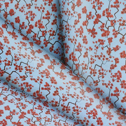Tela de crepe con estampado de árbol con flores rojas
